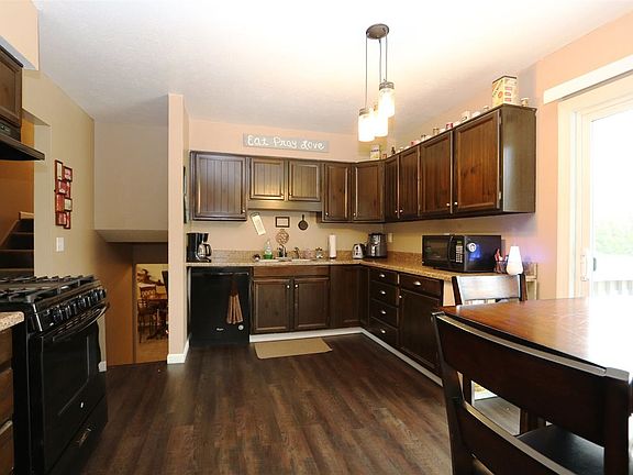 5th image of 22063 Woodside Dr