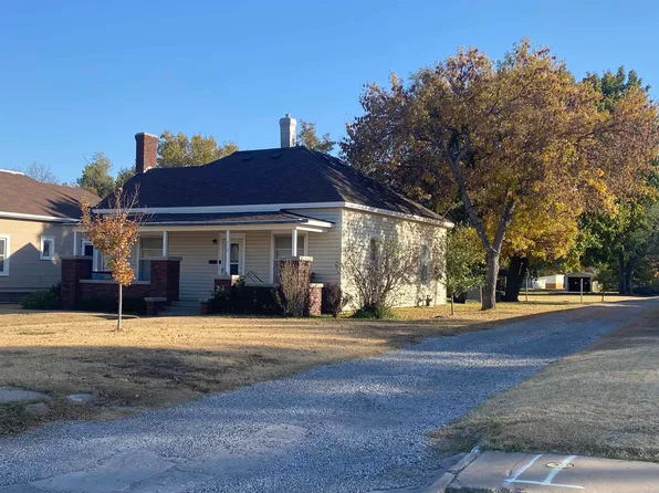 412 W 11th St, Ellis, KS 67637