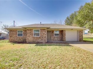 315 E Wilson Ave, Pilot Point, TX 76258