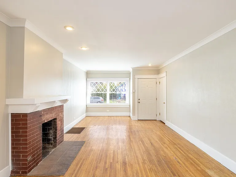 621 E 33rd Ave — Photo 5