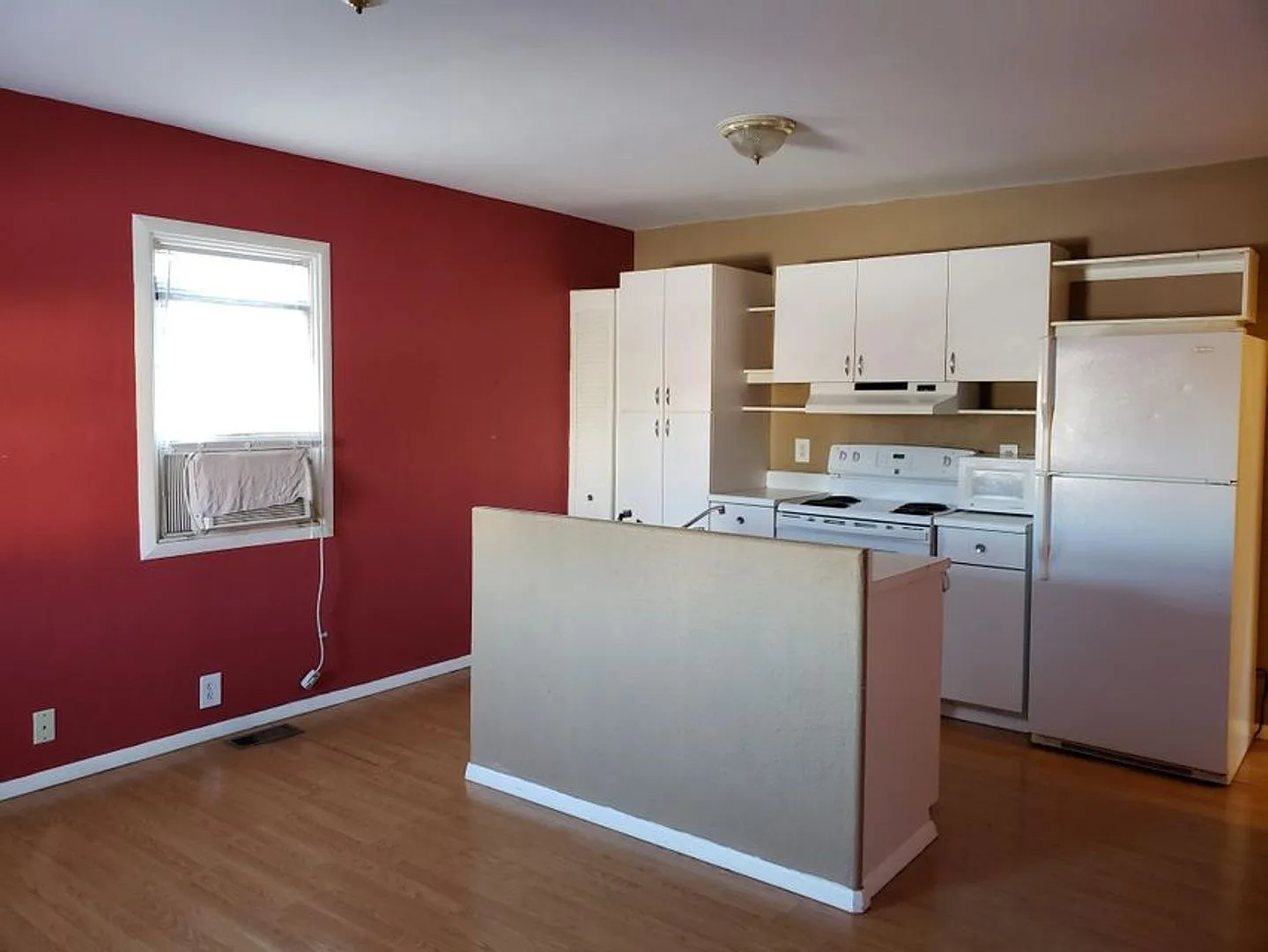 1 Bedroom Home — Photo 2