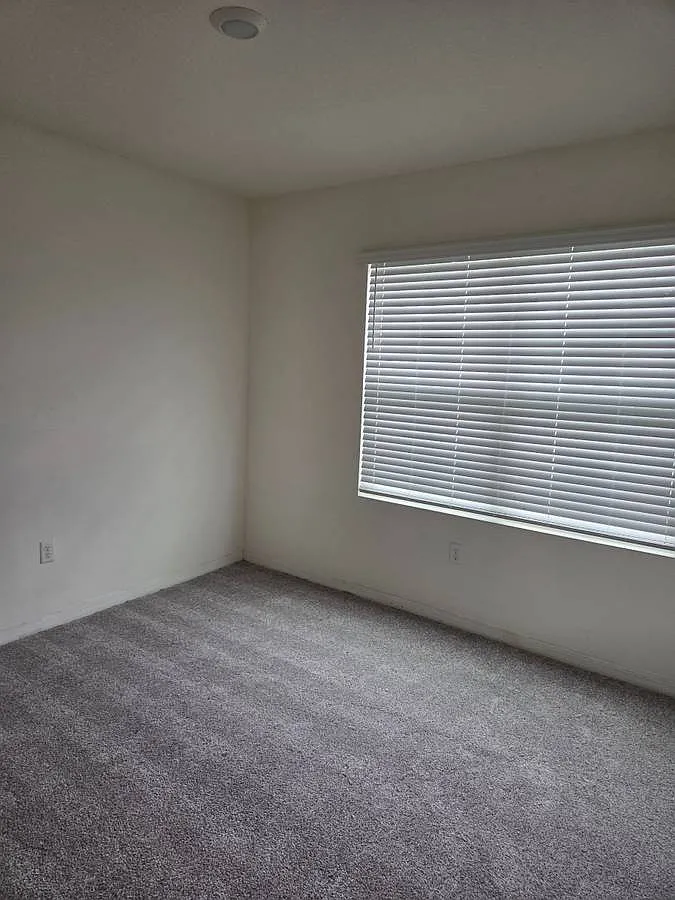 4 bed, 1828 sqft, $2,200 — Photo 4