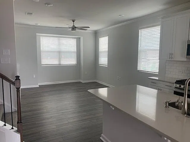 3 bed, 3.5 bath, 1818 sqft, $2,075 — Photo 3