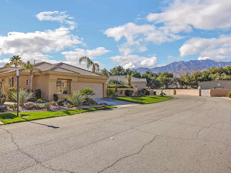 67361 N Laguna Dr — Photo 35