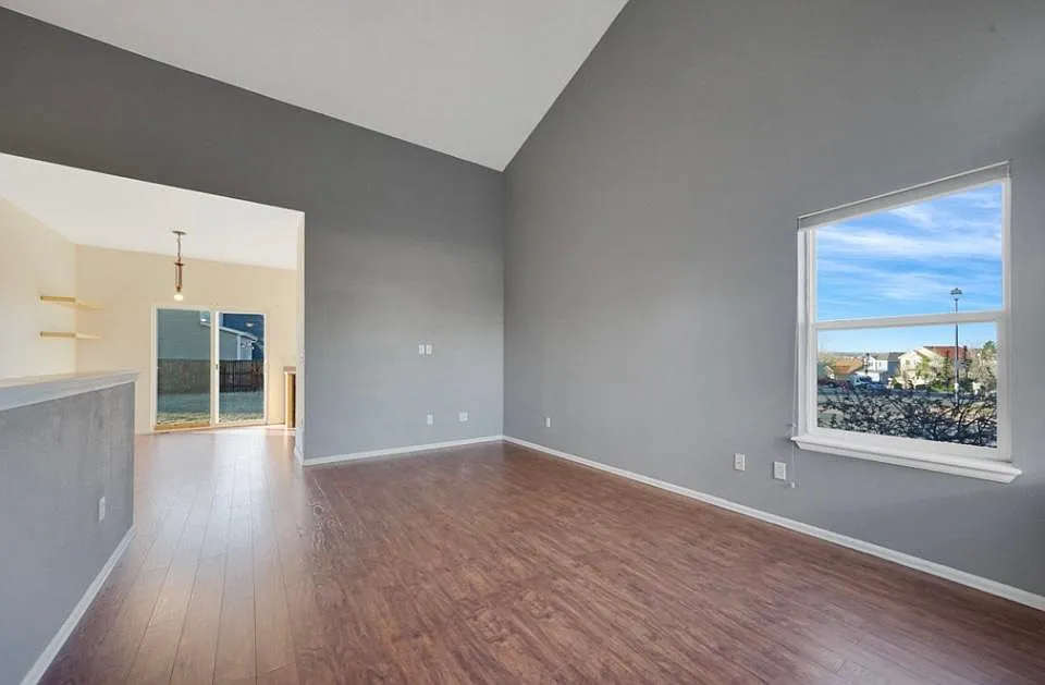 5864 Moon Ridge Dr — Photo 4