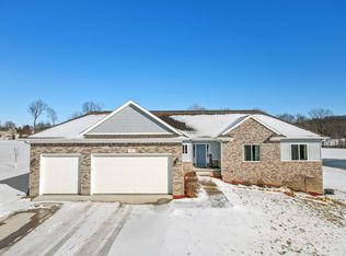 823 Pheasant Ridge Dr, Ortonville, MI 48462