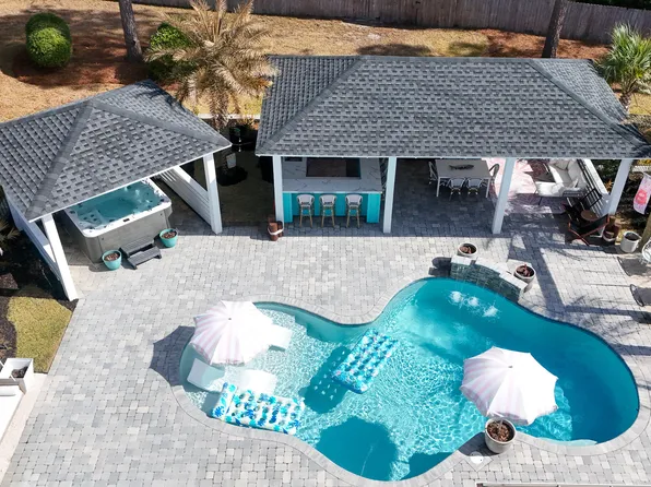 281 Gulf Pines Ct, Freeport, FL 32439