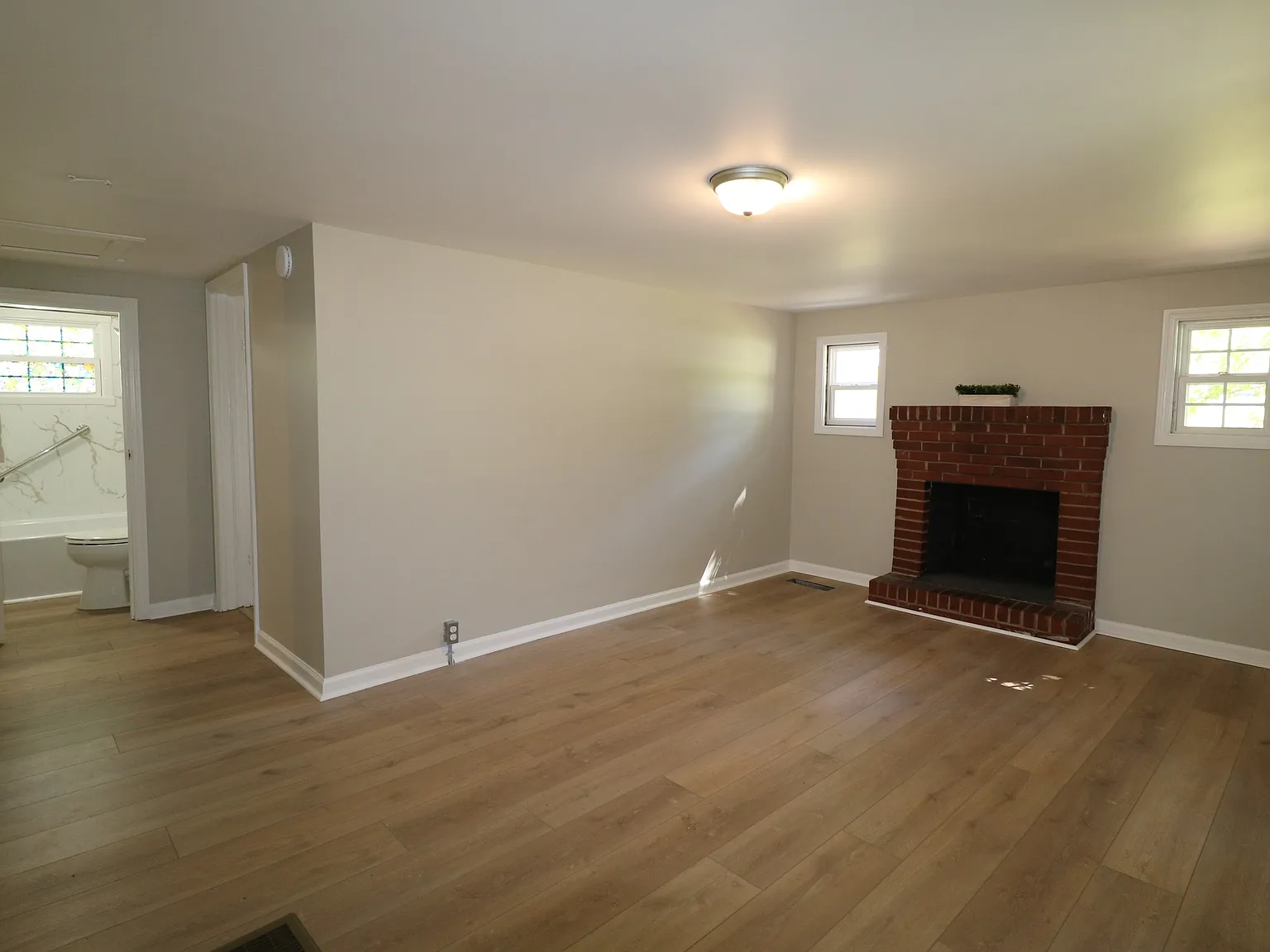 2 bed, $1,100 — Photo 4