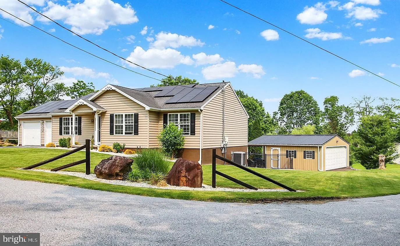 147 Spring Rd photo 1