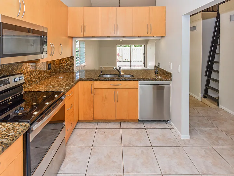 1400 NW 9th Ave #B-8 — Photo 9