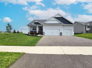 18528 Hexham Ln, Lakeville, MN 55044