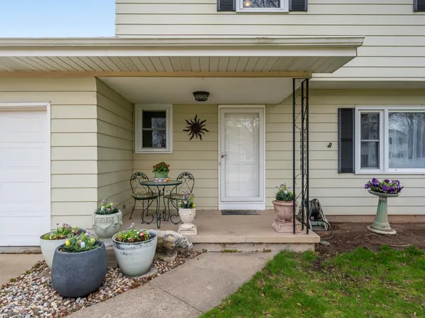 1230 S Westhaven Dr, Oshkosh, WI 54904