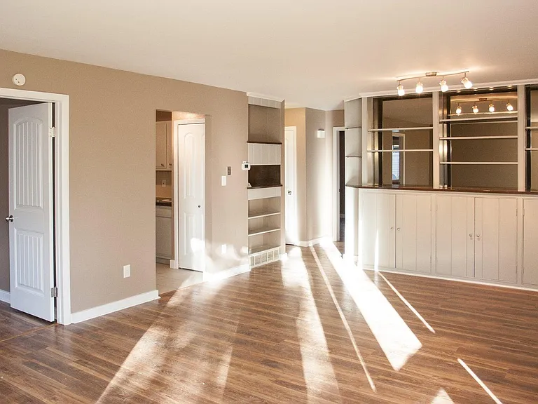 2820 Parklake Dr — Photo 4