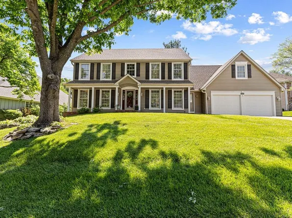513 Pinewood Dr, Saint Joseph, MO 64506