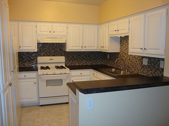 4th image of 626 Guy Ln