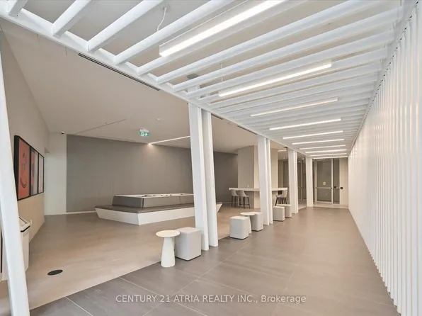 3900 Confederation Pkwy #1609, Mississauga, ON L5B 0K7