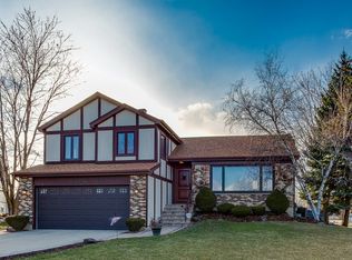 1070 Gregory Ct, Elk Grove Village, IL 60007