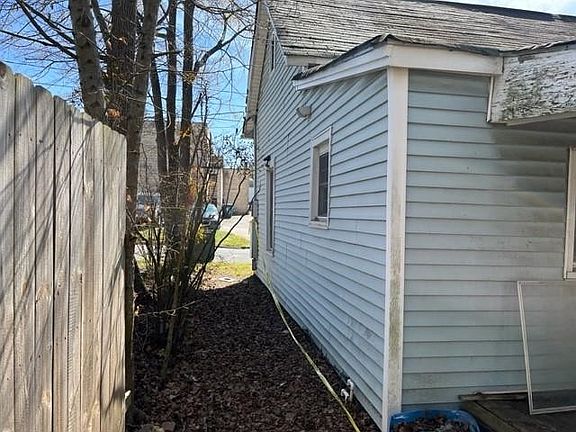 3rd image of 425 Price Ave