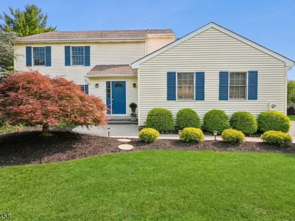 1 Witzling Ct, Raritan Twp., NJ 08822