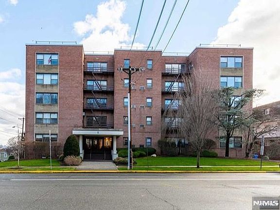 2nd image of 95 Orient Way APT 4D