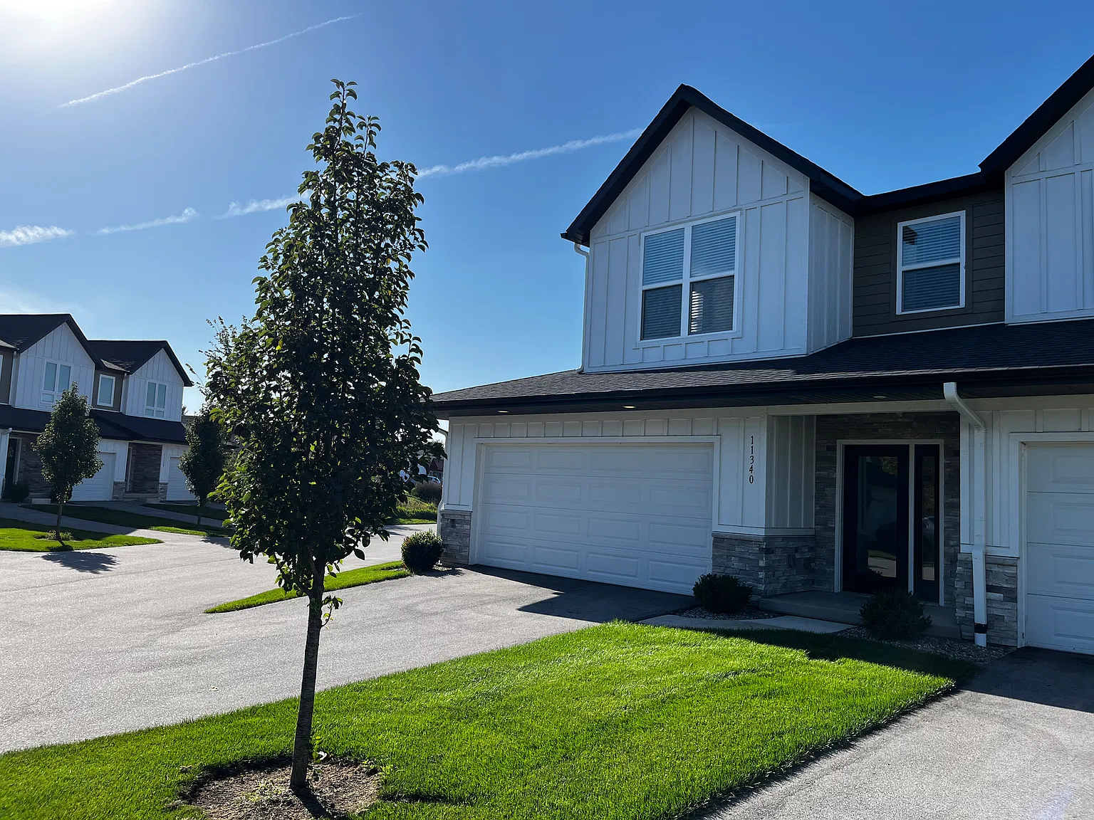 3 bed, 2.5 bath, 1541 sqft, $2,348 — Photo 2