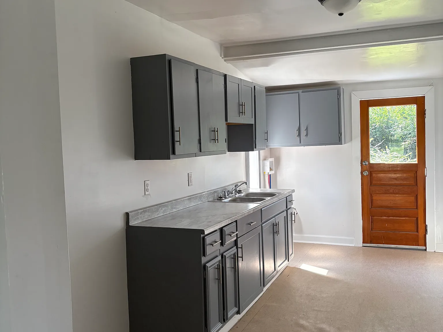 3 bed, 1072 sqft, $1,200 — Photo 2