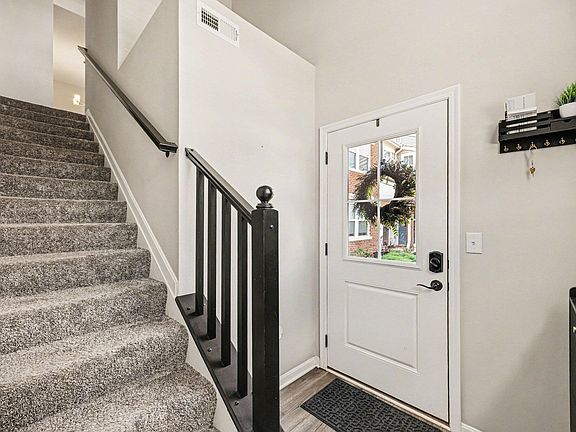 4th image of 774 Yorkshire Dr