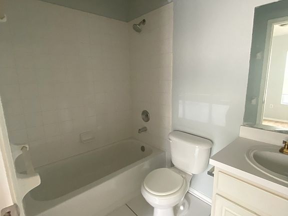 5th image of 1307 Throckmorton Dr