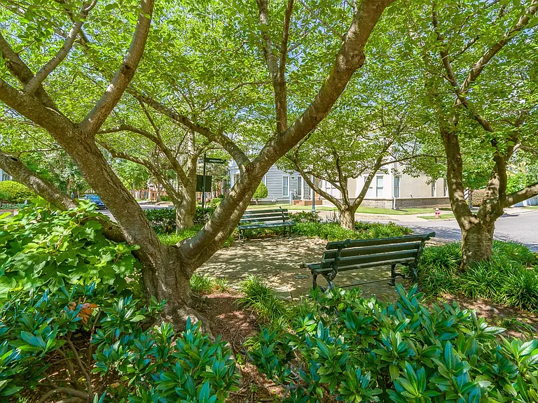 South Bluffs Apartments — Photo 40