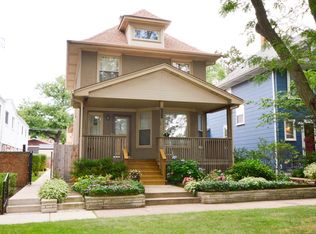2320 W Greenleaf Ave, Chicago, IL 60645