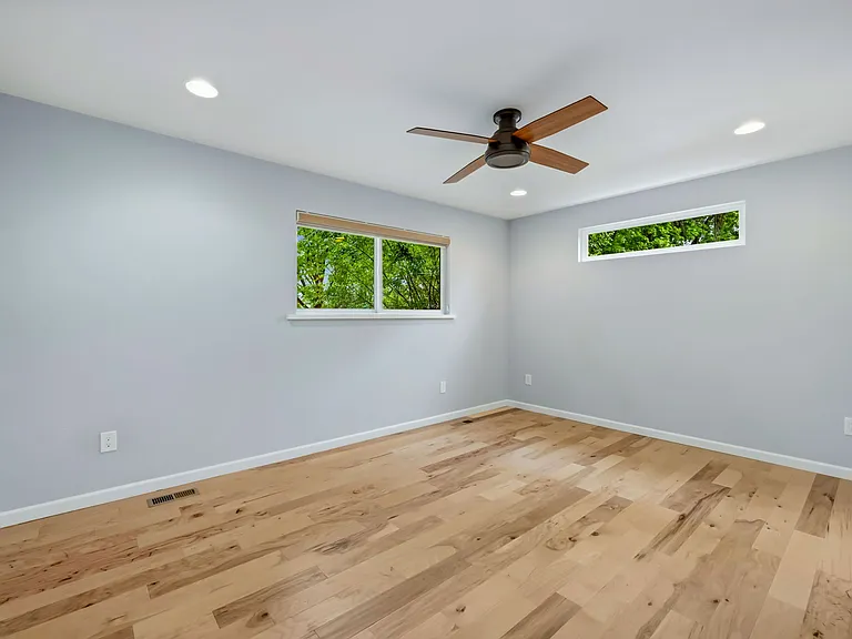 1420 S Pratt Pkwy — Photo 9