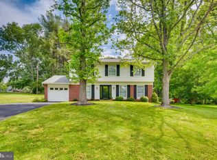 6844 Autumn View Dr, Sykesville, MD 21784