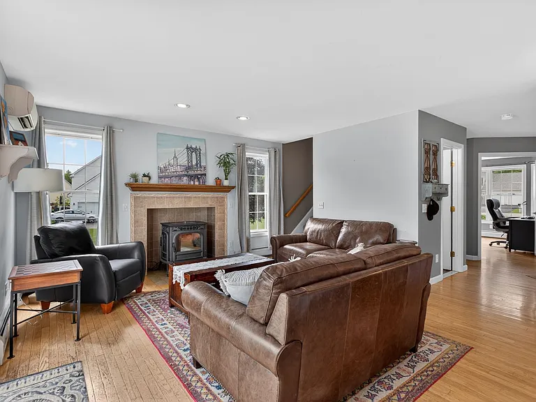 9 Stephen Dr — Photo 8