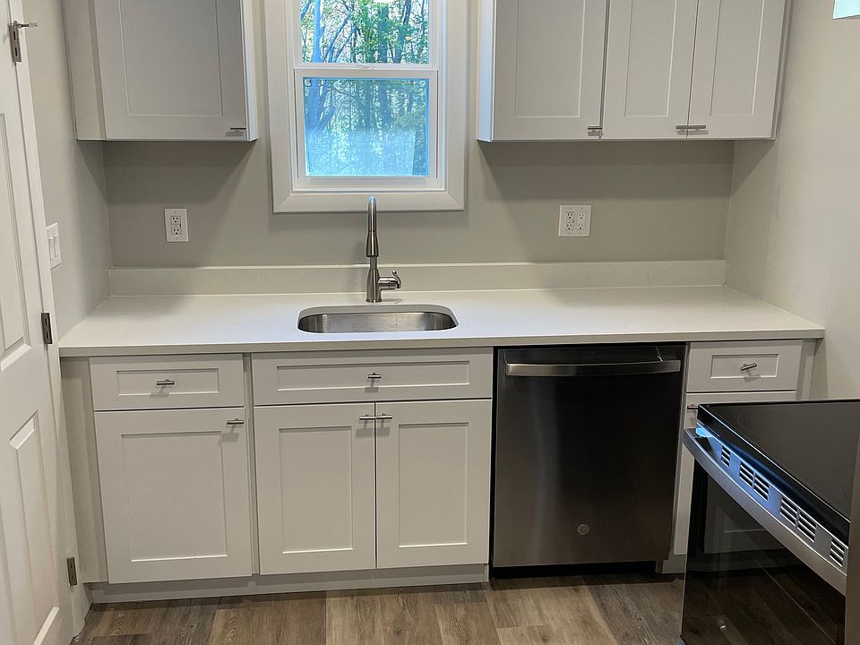 1st image of 30 Hargrave Ave APT 3