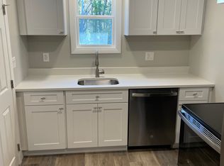 30 Hargrave Ave APT 3, Holliston, MA 01746