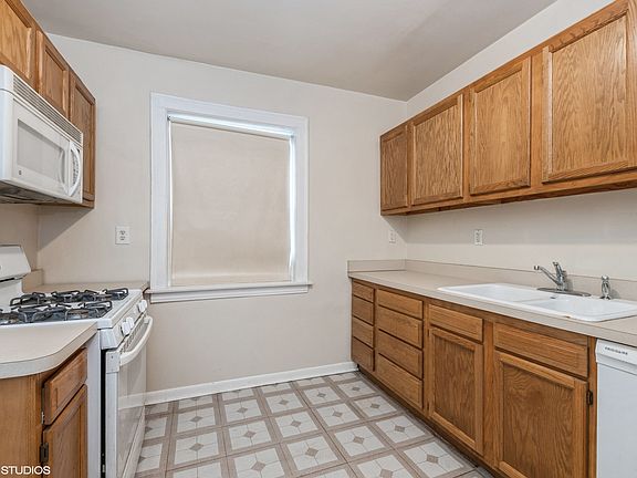 3rd image of 10535 S Hale Ave #1E