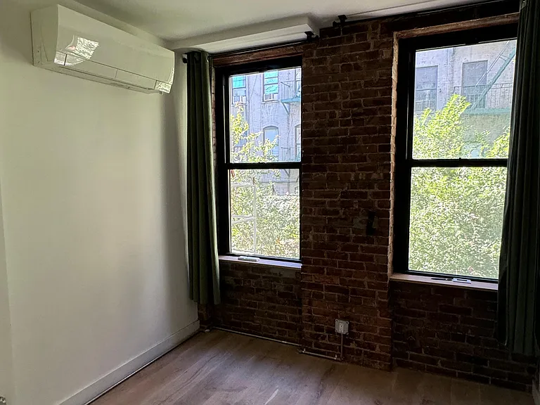 216 E 5th St #2 — Photo 8