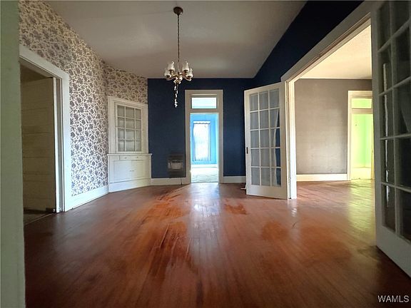 5th image of 203 3rd St SE