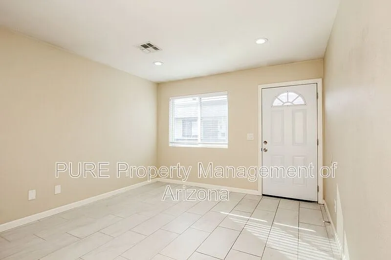 2 bed, 1.0 bath, 800 sqft, $1,275 — Photo 3