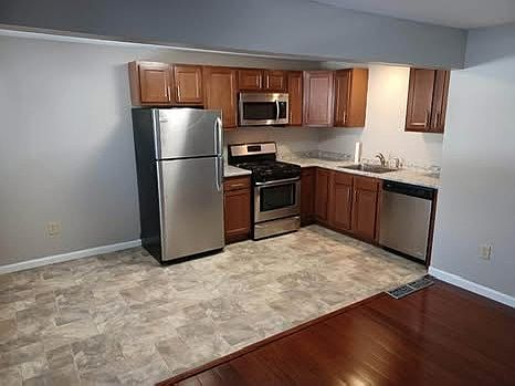 5th image of 12 Jay St #2
