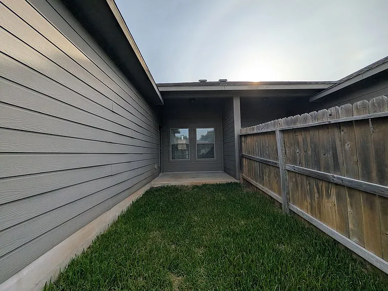 1243 Old FM 306 — Photo 19