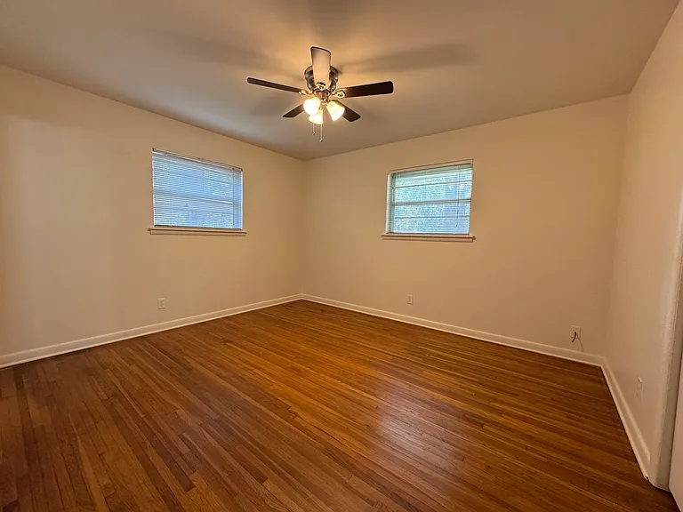 10 La Vista Dr — Photo 7