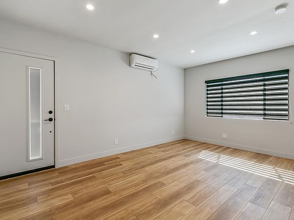 5th image of 1917 Montrose St #9