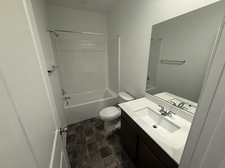 4212 Larchwood Ln — Photo 24