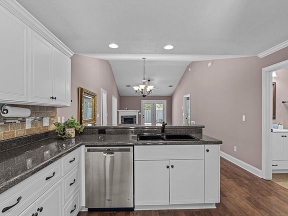 3rd image of 317 Harvester Dr