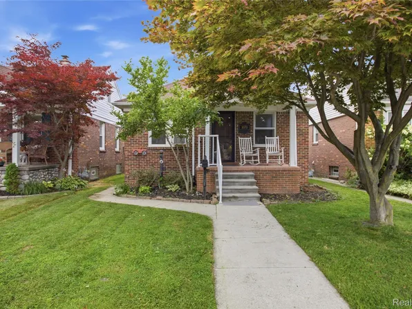 1070 Mollno St, Wyandotte, MI 48192
