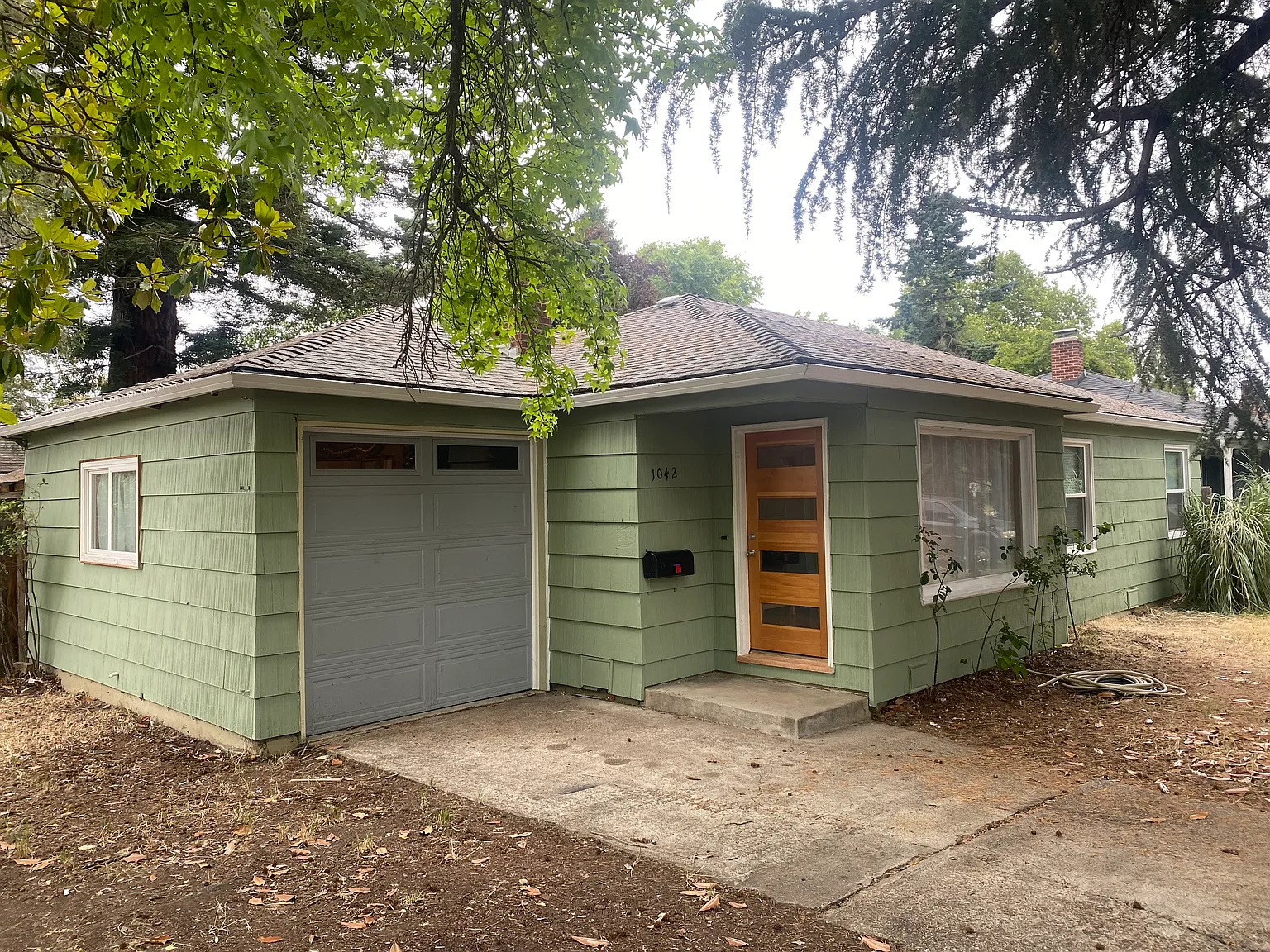 1042 Winchester Ave — Photo 1