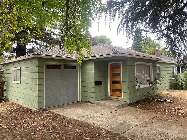 1042 Winchester Ave — Photo 1