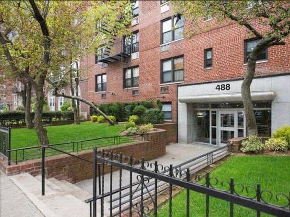 5th image of 488 Ocean Pkwy APT 6D