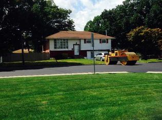 236 W 1st St, Deer Park, NY 11729